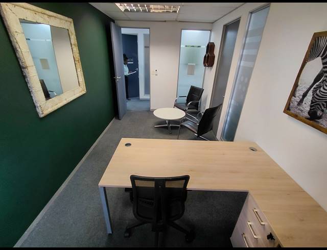 22M² OFFICE TO LET IN FOURWAYS